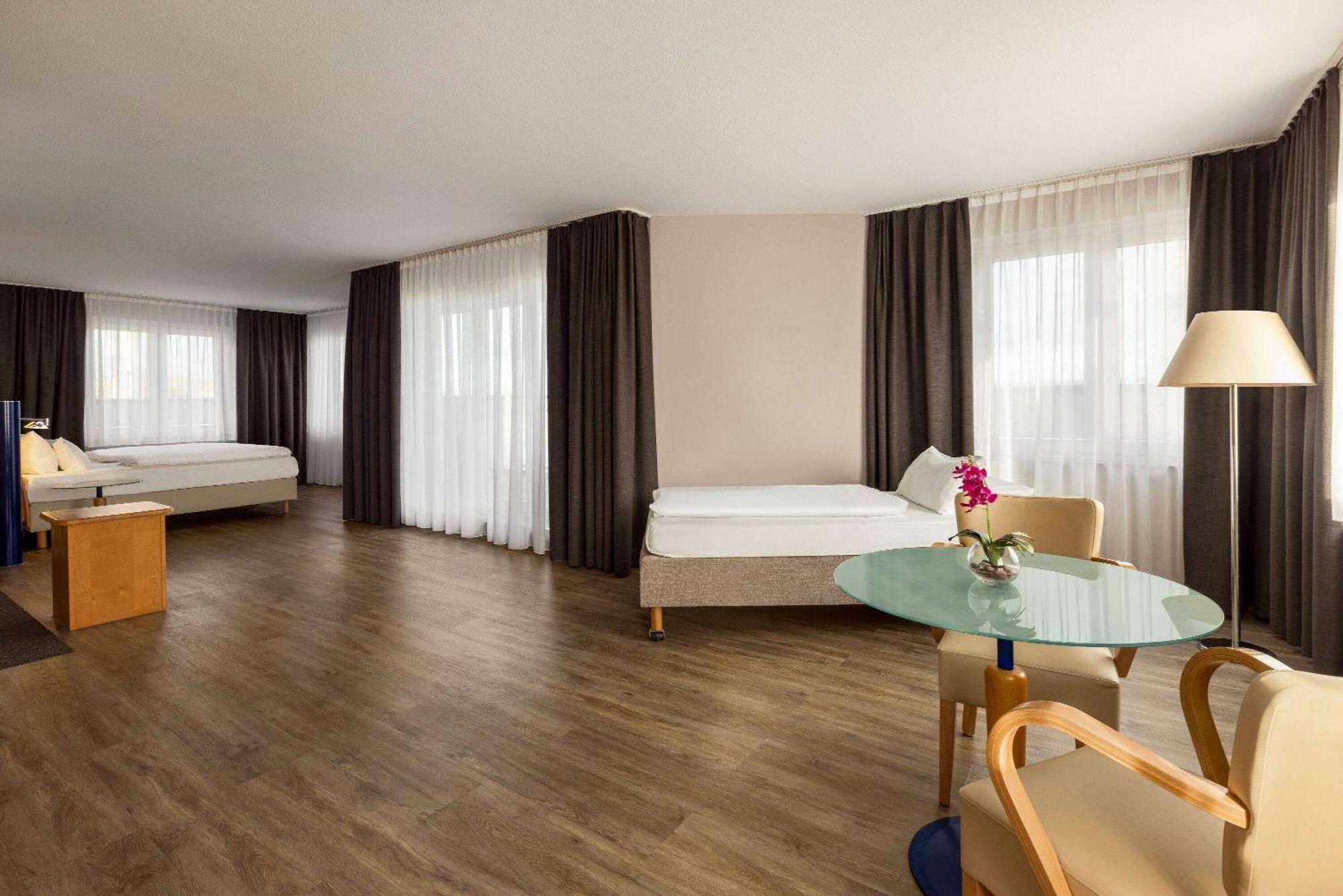 อาเมเดีย โฮเทล เดรสเดิน เอลบ์พรอมเมอนาด Hotel เดรสเดน ภายนอก รูปภาพ