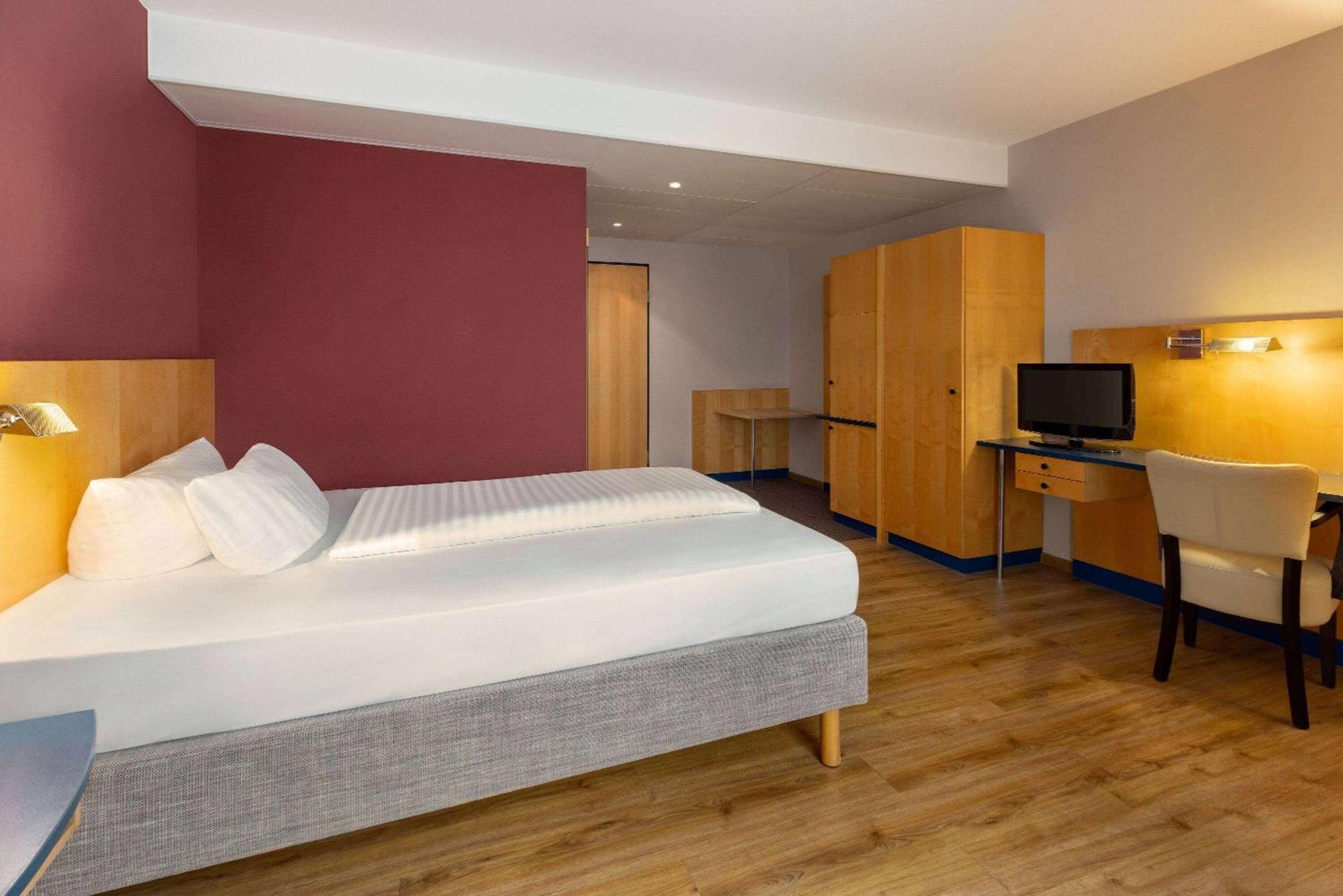 อาเมเดีย โฮเทล เดรสเดิน เอลบ์พรอมเมอนาด Hotel เดรสเดน ภายนอก รูปภาพ
